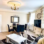 Hyde Park Corner Spacious 2 Bedroom