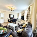 Hyde Park Corner Spacious 2 Bedroom