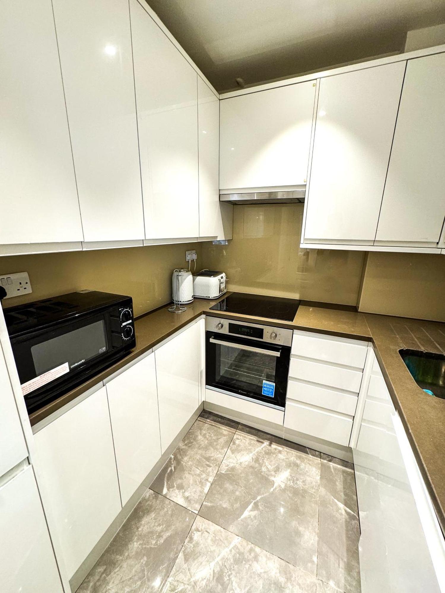 Hyde Park Corner Spacious 2 Bedroom Apartment *