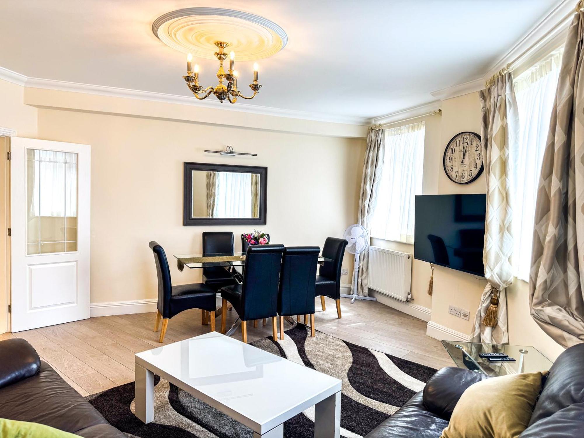 Hyde Park Corner Spacious 2 Bedroom * London