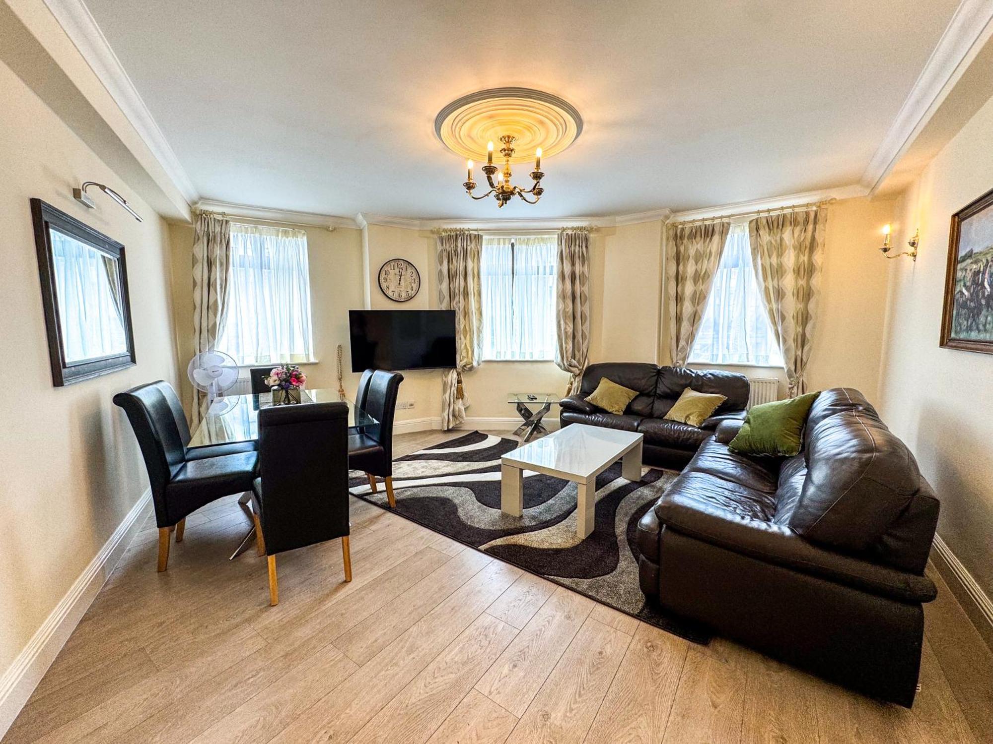 Hyde Park Corner Spacious 2 Bedroom * London