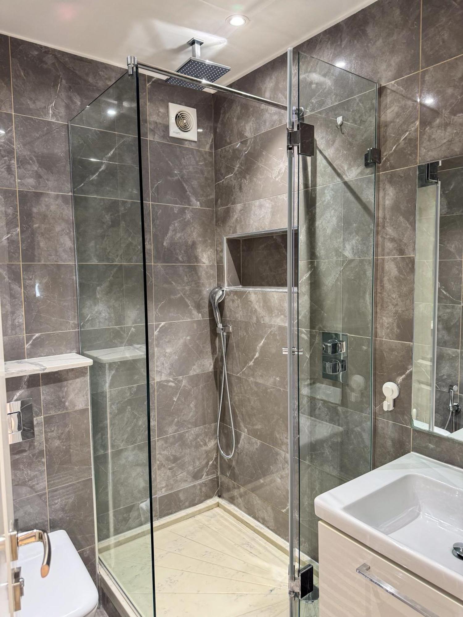 Hyde Park Corner Spacious 2 Bedroom
