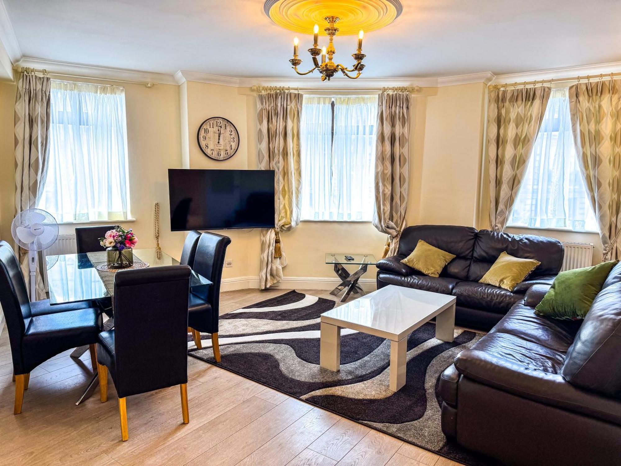Hyde Park Corner Spacious 2 Bedroom * London