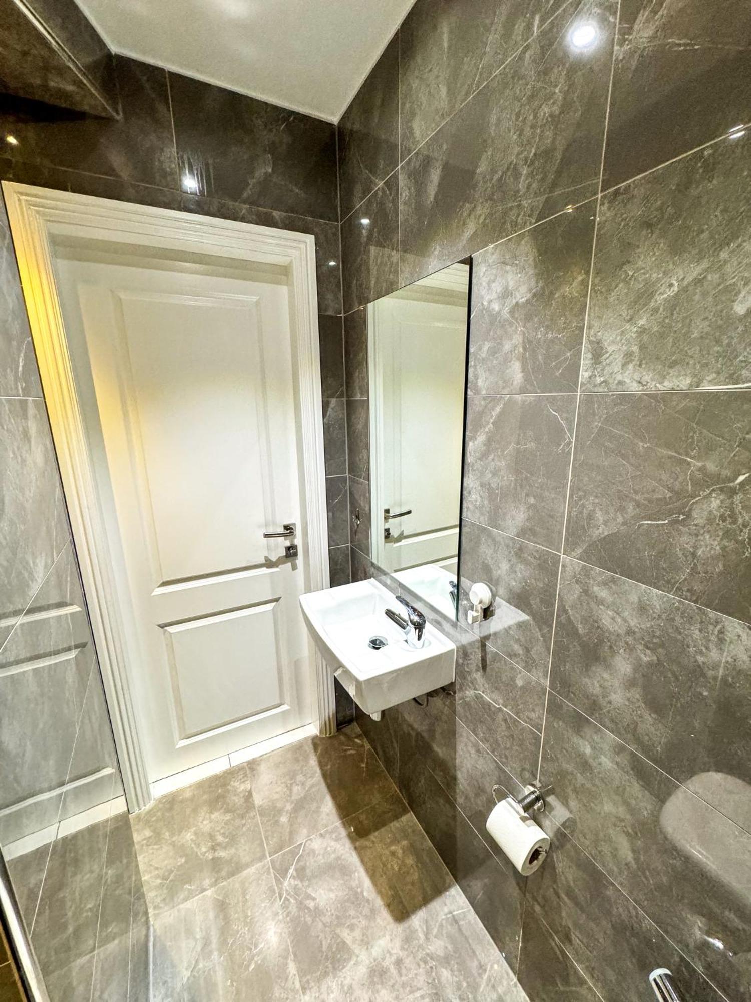 Hyde Park Corner Spacious 2 Bedroom *
