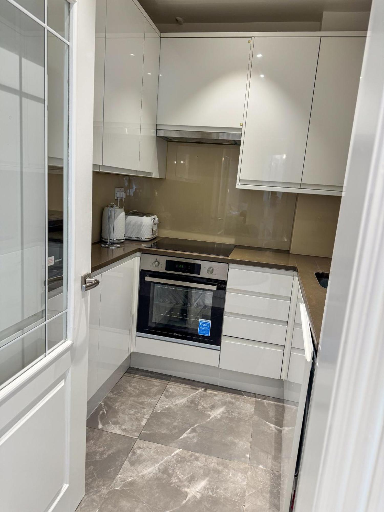 Apartment Hyde Park Corner Spacious 2 Bedroom London
