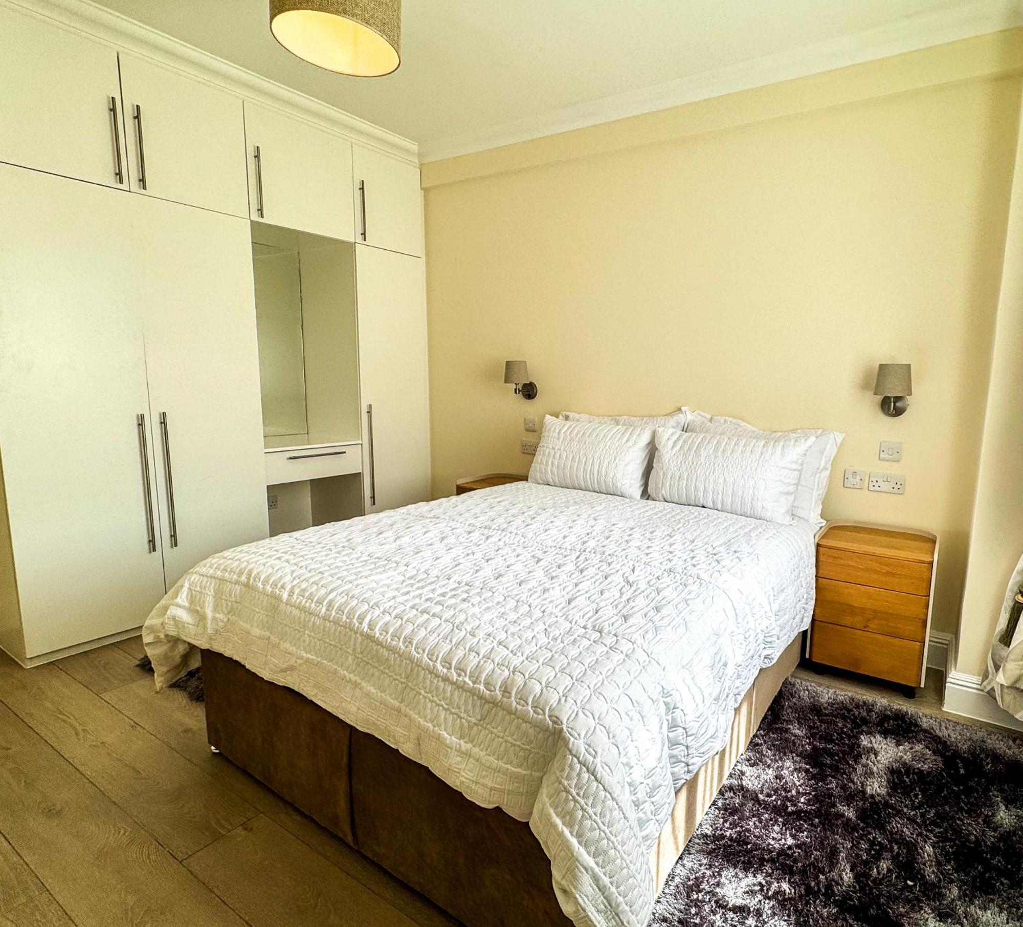 Hyde Park Corner Spacious 2 Bedroom London