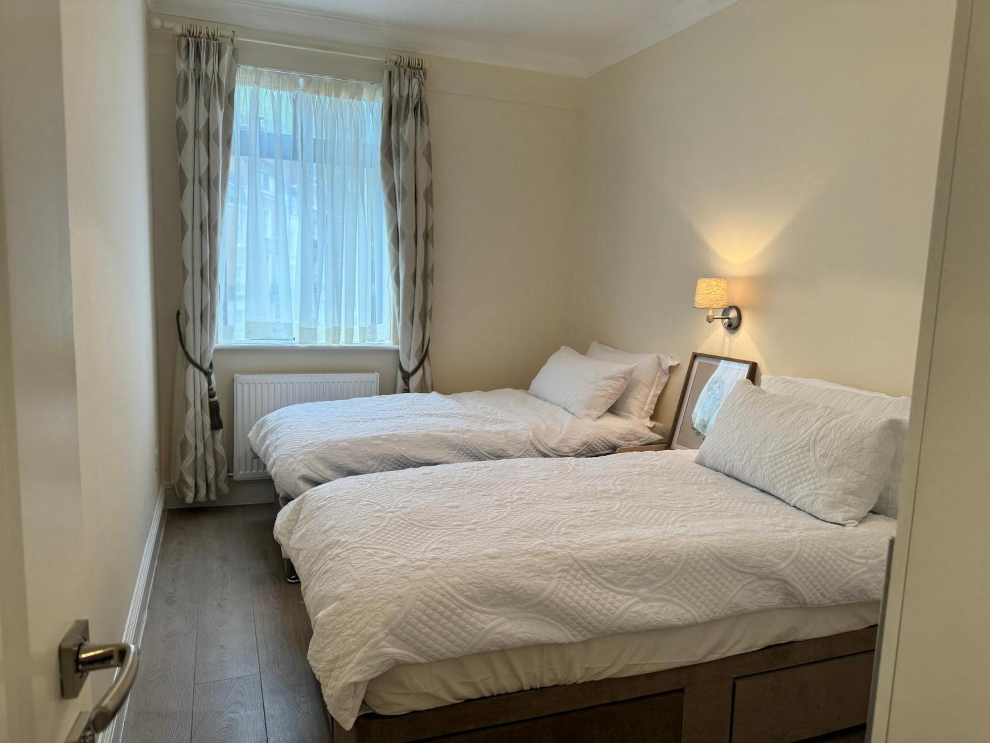 Apartment Hyde Park Corner Spacious 2 Bedroom *