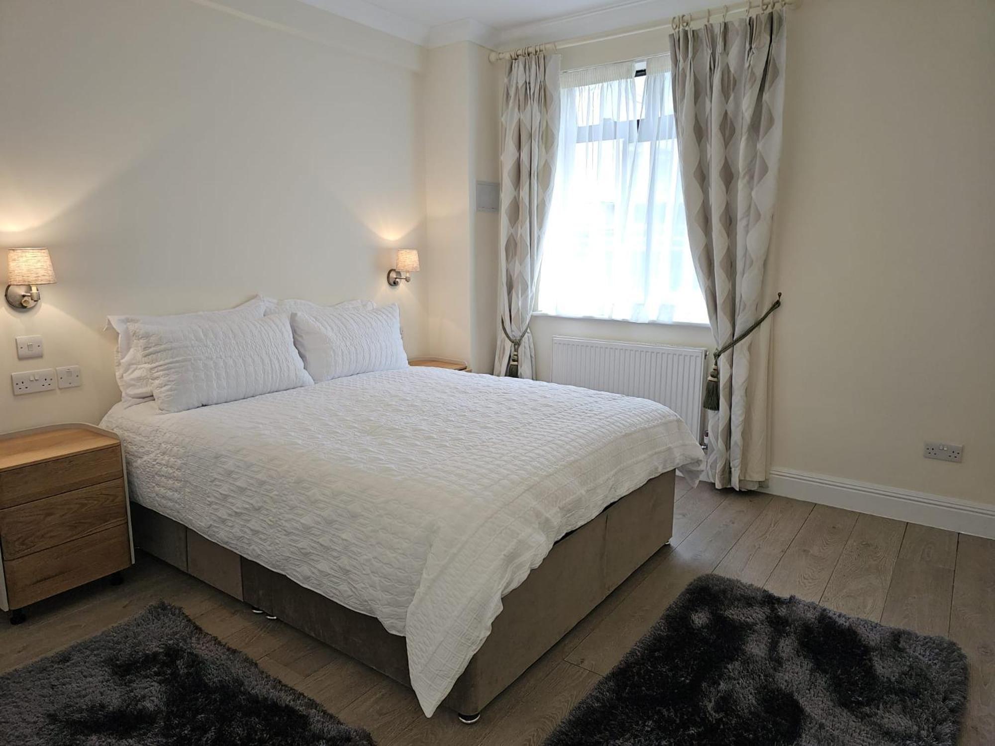 Hyde Park Corner Spacious 2 Bedroom Apartment