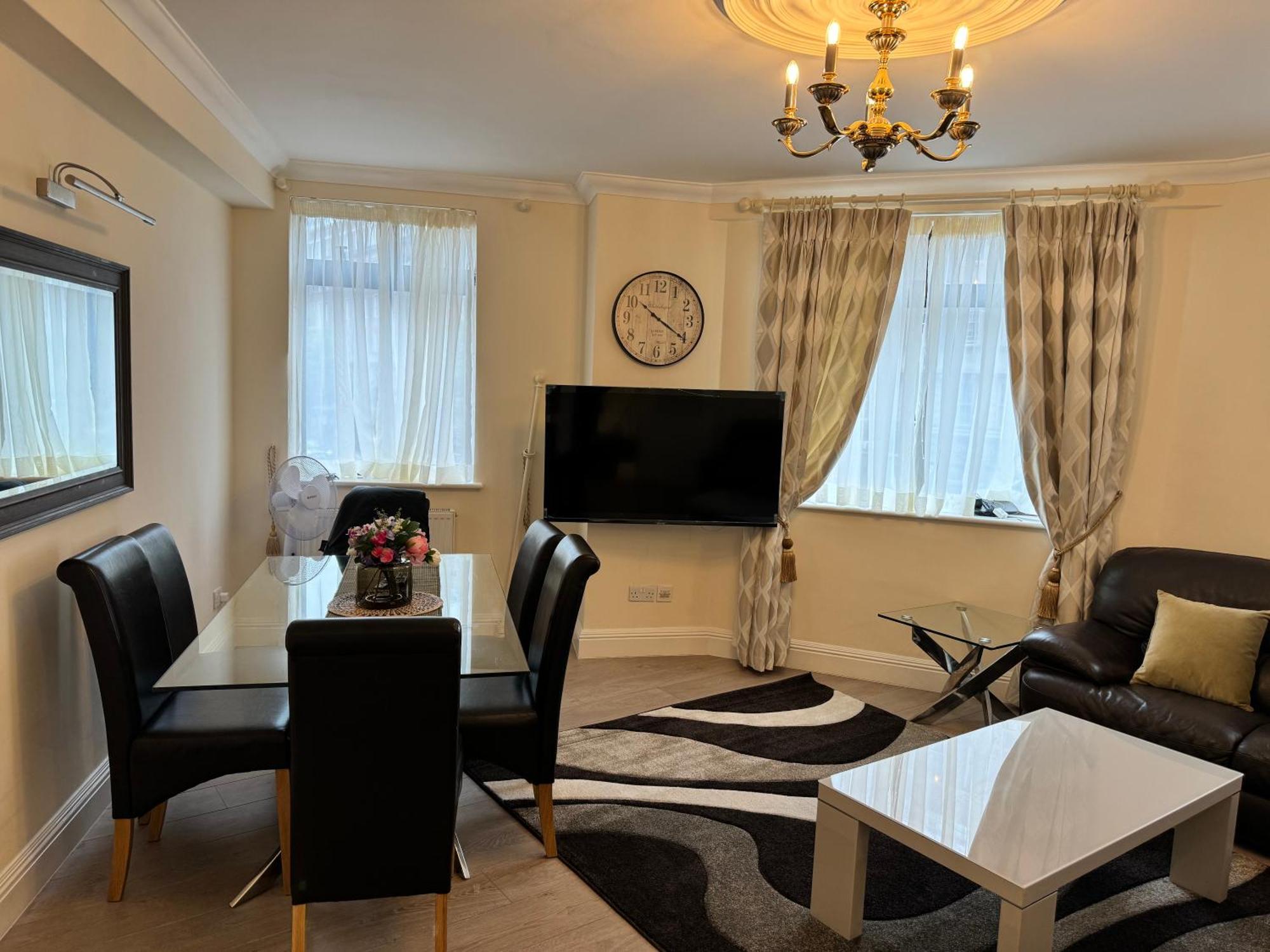 Hyde Park Corner Spacious 2 Bedroom London